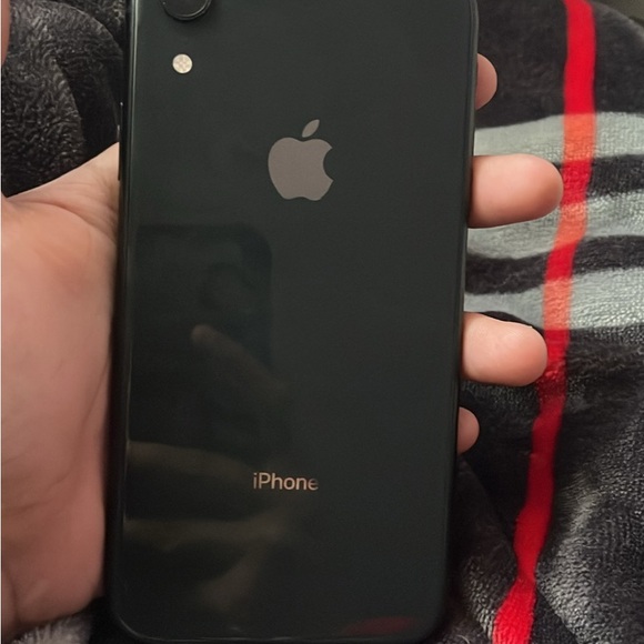 Apple iPhone Black Sleek Design Advanced Features - Picture 2 of 5